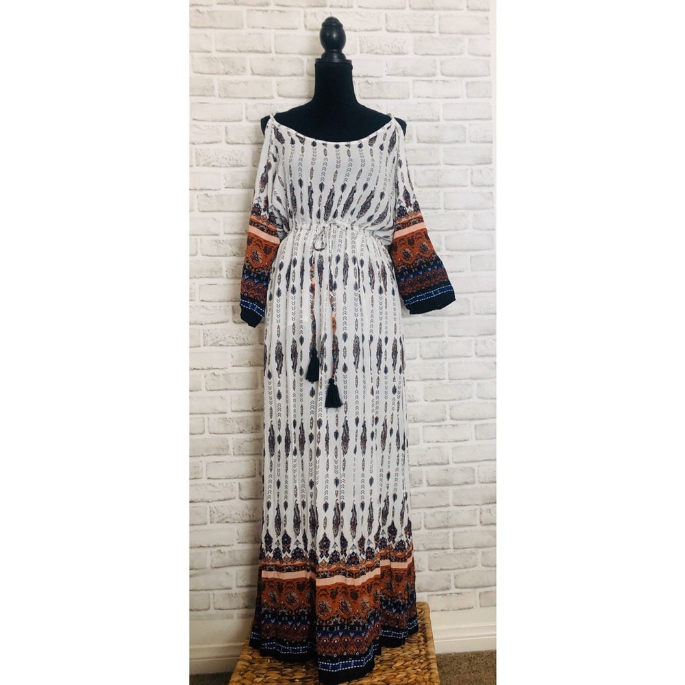 Cold Shoulder Maxi w/a SEXY slit!